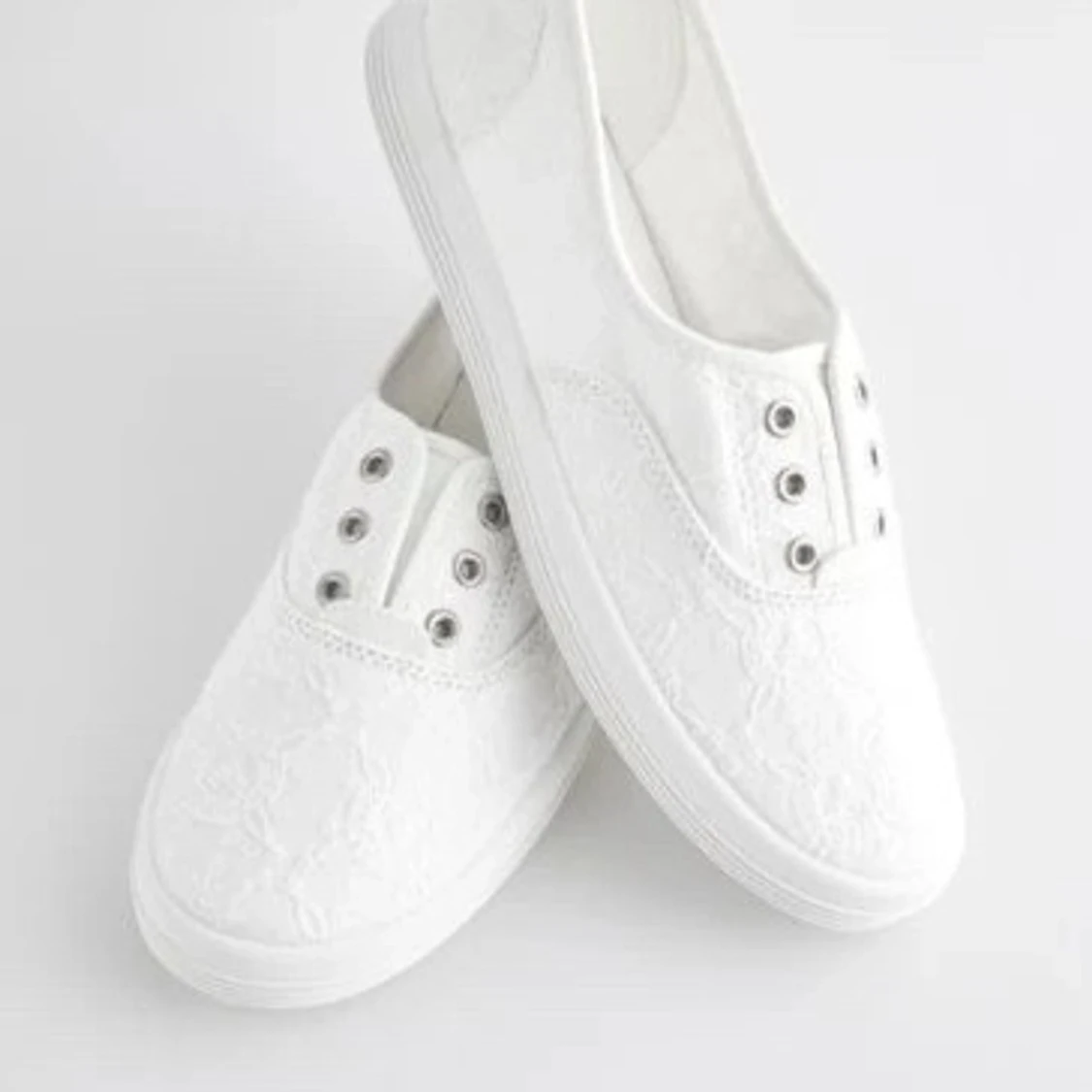 Fina broderade sneakers - 91