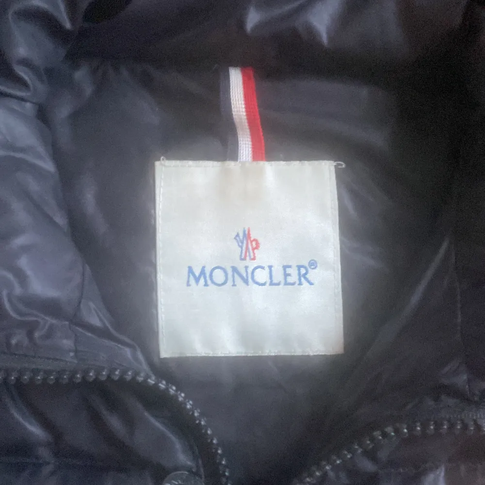 Nice moncler väst i storlek 160 . Jackor.