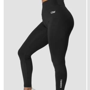 Tränings tights  - Säljer mina tränings tights som inte kommer till användning längre, skriv för fler bilder. Nypris 749kr