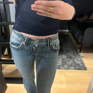 Miss me jeans - Säljer mina miss me jeans i modell Irene straight då de ej kommer till användning! Super bra kvalitet och i storlek 26! Jag är 165 och de är ganska bra i längden och skulle säga att de passar någon som är xs/s! Tänker att priset kan diskuteras!
