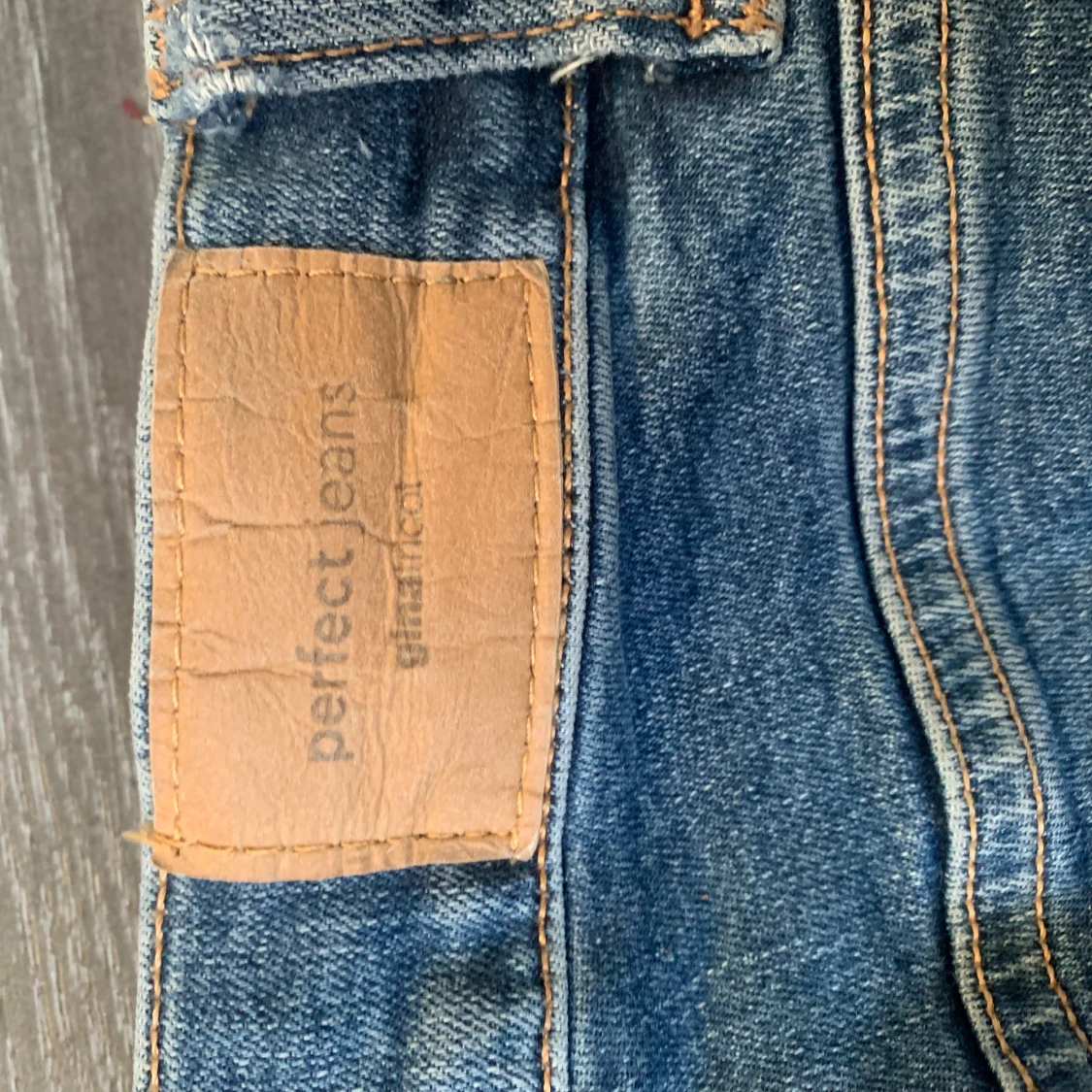 Blå jeans från gina tricot  - 91