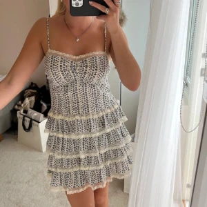 Volangklänning - Storlek 8, passar en S!