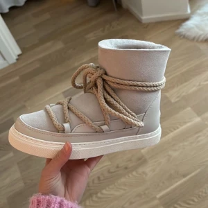 Inuikii vinterskor  - Använd fåtal gånger💕