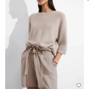 Beige tröja med trekvartsärm - Säljer den här trekvartsärmade tröjan som är i superfint skick! Nypris 700kr mitt pris ca 400kr priset kan diskuteras!💕