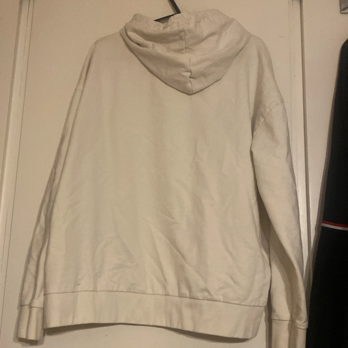 Vit hoodie från NEU - 90