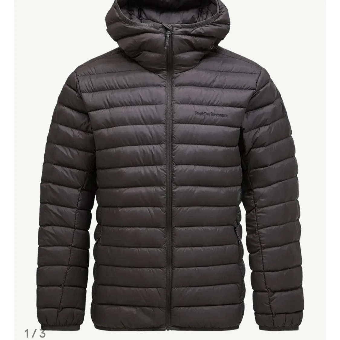 Svart pufferjacka från Peak Performance