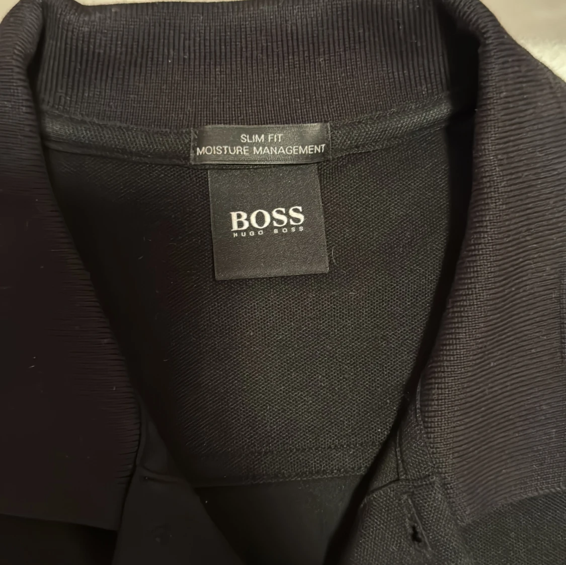 Svart pikétröja från Hugo Boss - 90