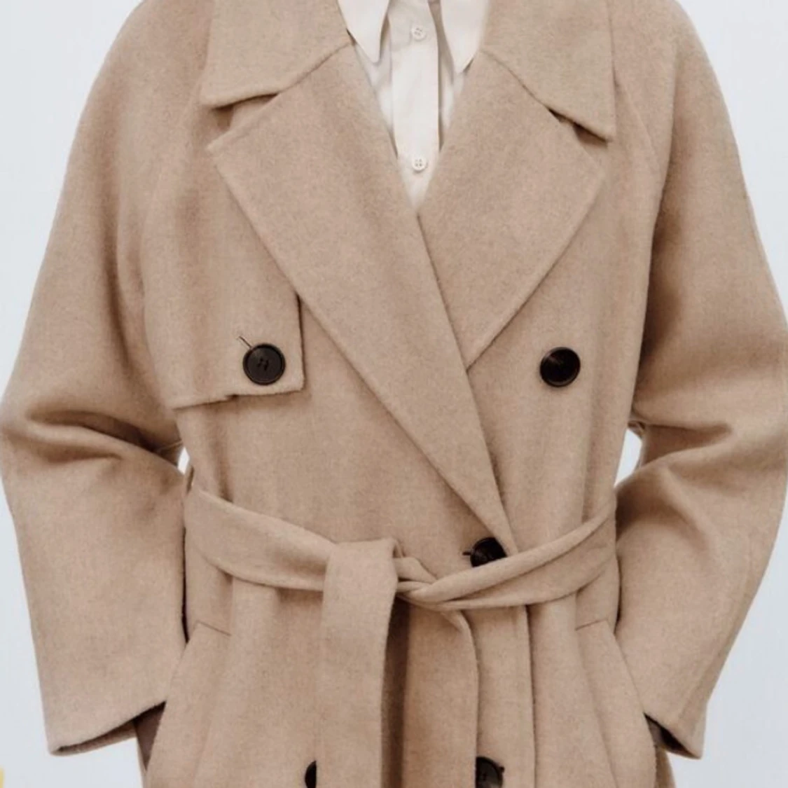 Beige kappa med bälte från Zara Ullmix strl S - 90