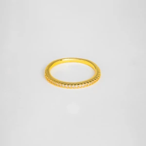 Guldfärgad ring - Guldfärgad ring från cille juveler. Storlek 16.5 mm. Marknadsförs med livslång färggaranti. Säljer då jag ville prova men inte fastnade för guld. 