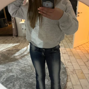 Weekday jeans  - Säljer ett par jättefina jeans från weekday som är helt slutsålda💓💓 tryck på KÖP NU!