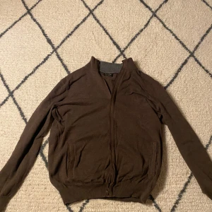 Massimo dutti full zip - Säljer denna full zip i storlek m.