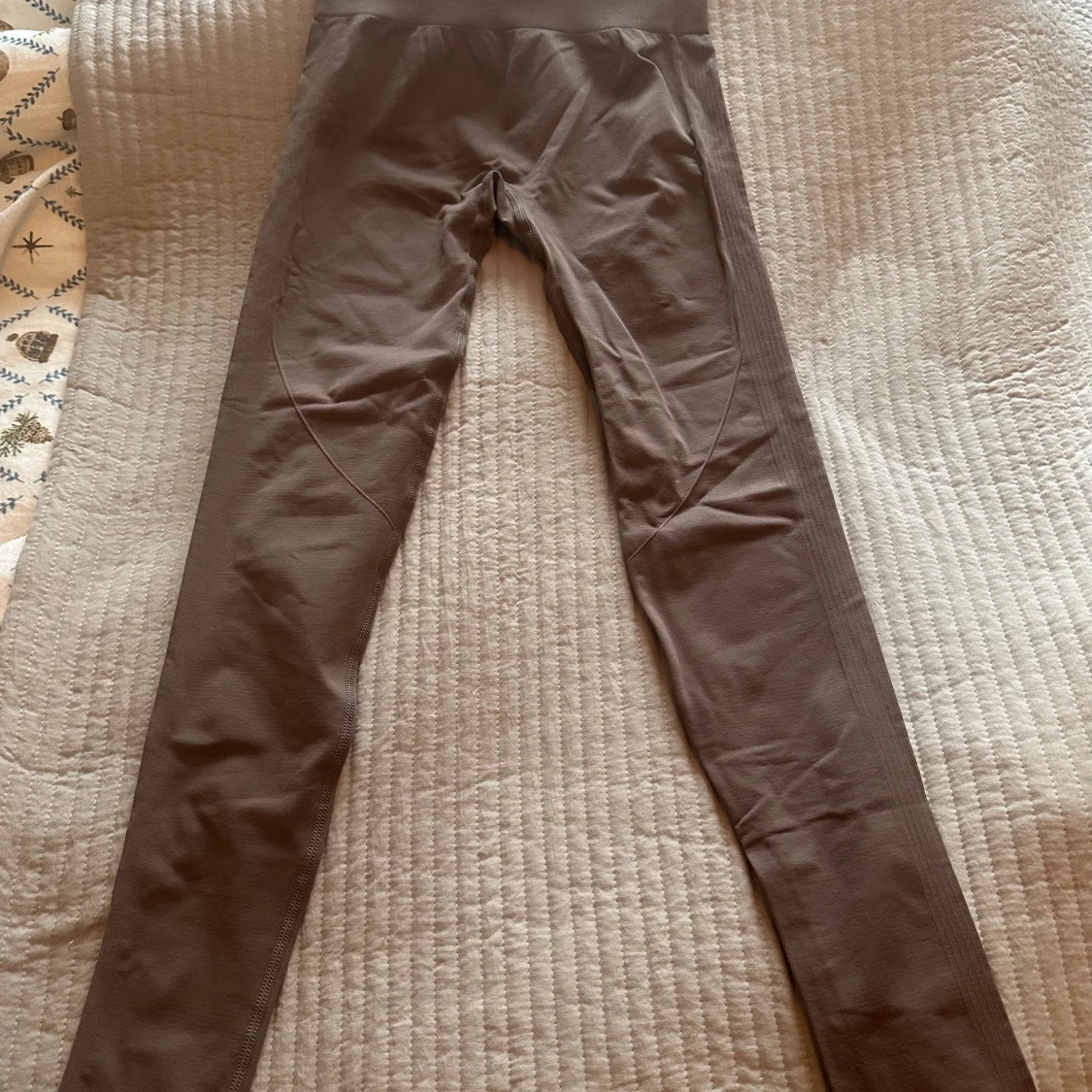 Bruna leggings från Röhnisch