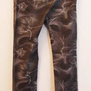Super Stretch Legging I Jeans Stil  - One size , Stlk S-L    79kr/st . Samma frakt   Helt ny 