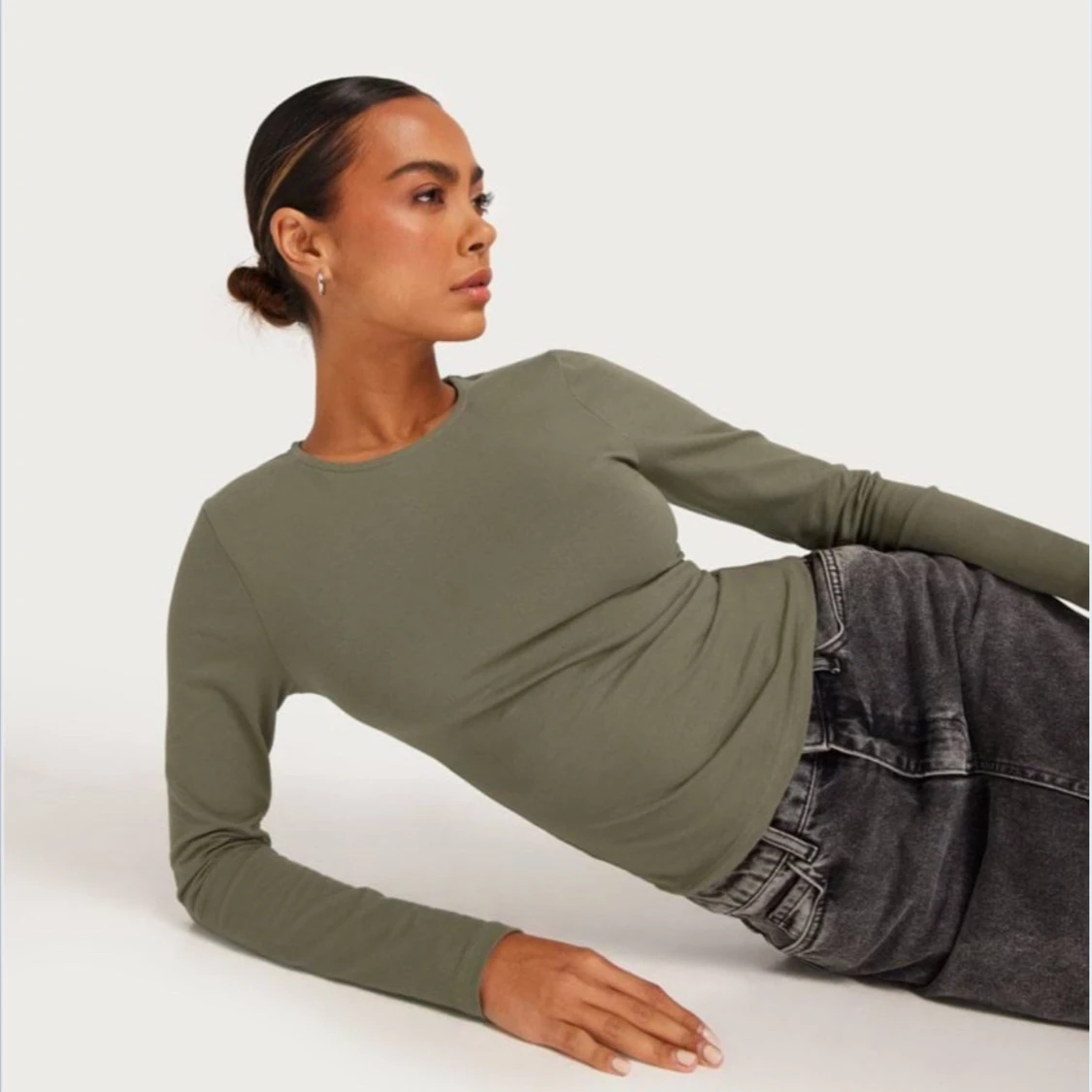 Olivgrön långärmad topp - 90