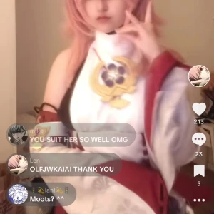 Yae miko cosplay Uwowo  - I can trade my Yae miko cosplay for a Dokidoki version of her in a size L-XL! I'm selling it since I want a bigger size. Her wig and Earnings does not include! Only the cosplay and the accessories!:) I bought the cosplay for 1000kr in 2024 and it has been used about four times by me!