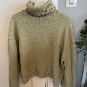 Stickad polo tröja  - Fin stickad polo tröja från hm💛