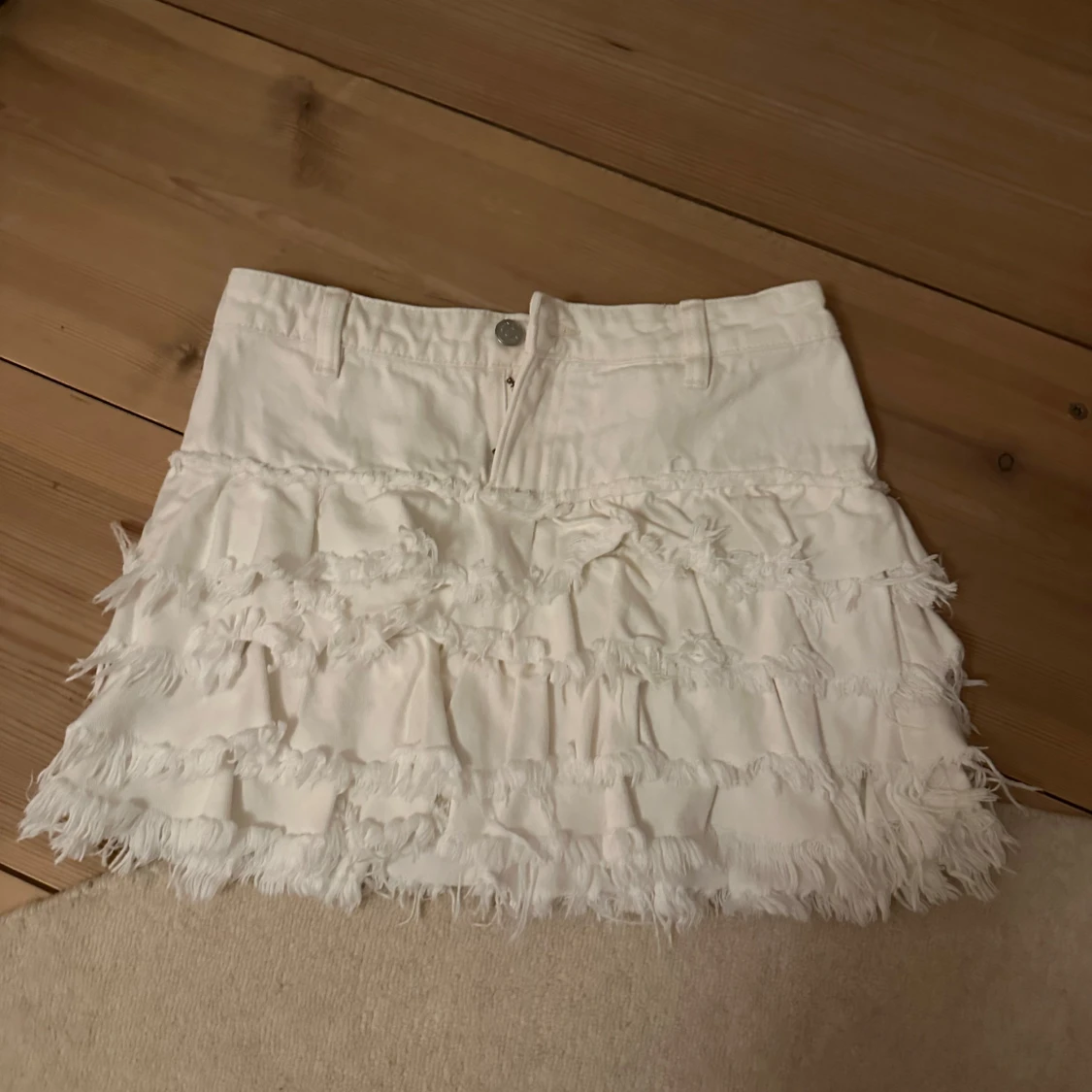 Vit kjol med fransar