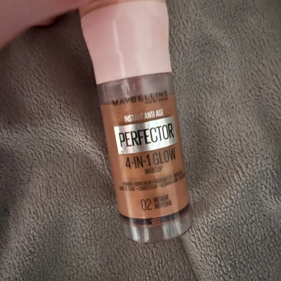 foundation maybeline glow  - 90
