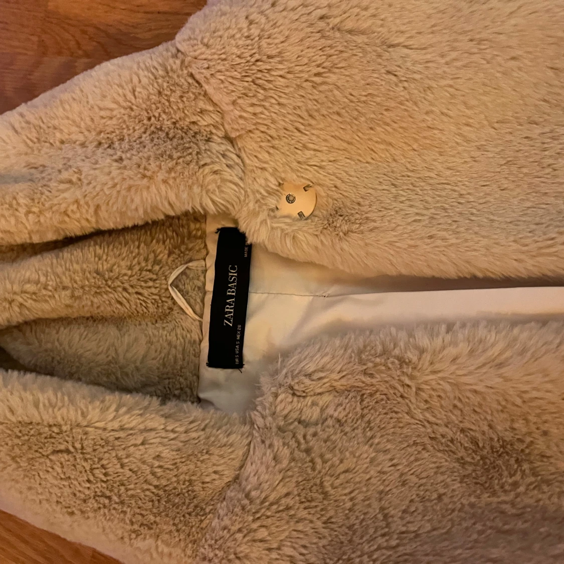 Beige teddyjacka från Zara Basic - 91