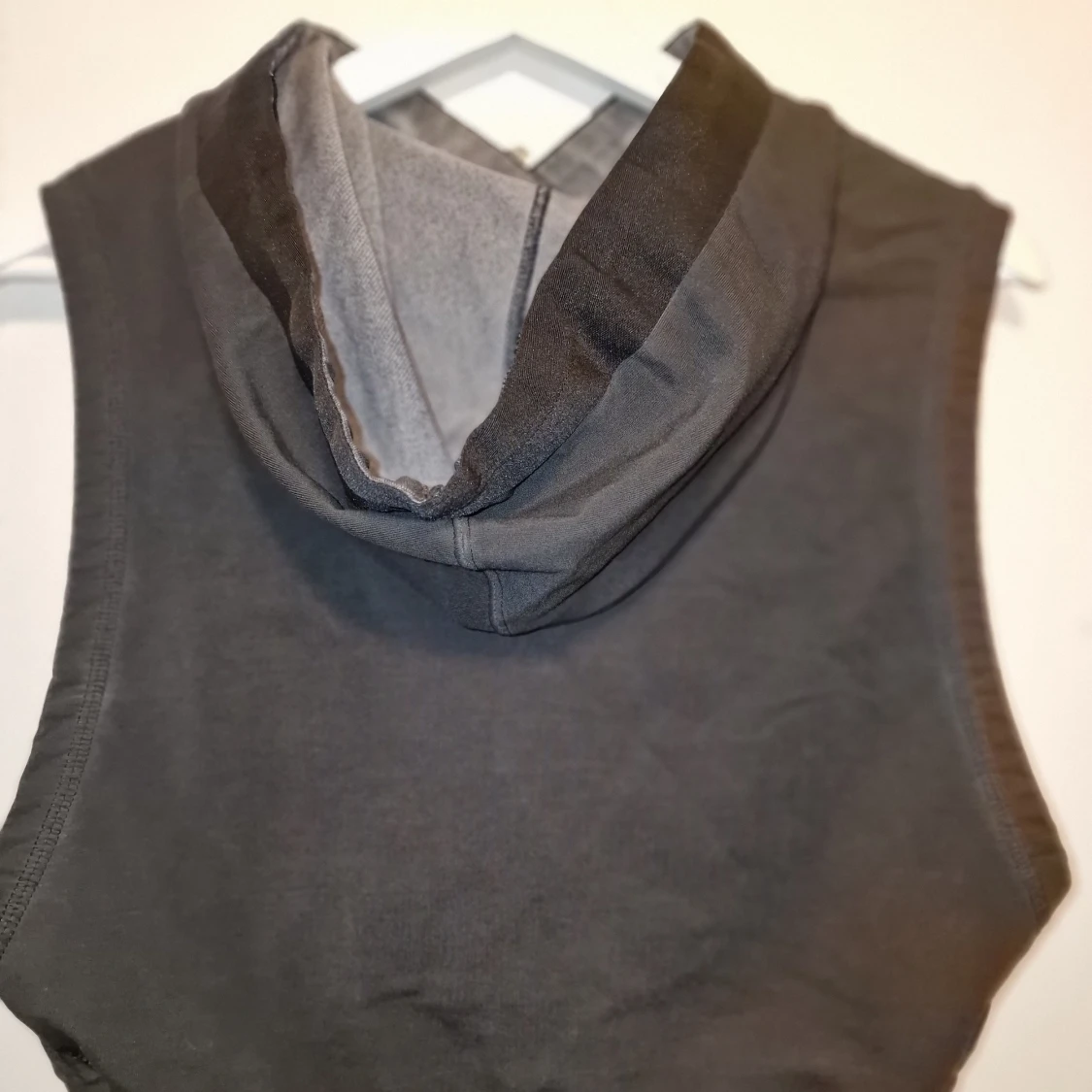 Grå ärmlös hoodie från Reebok - 91