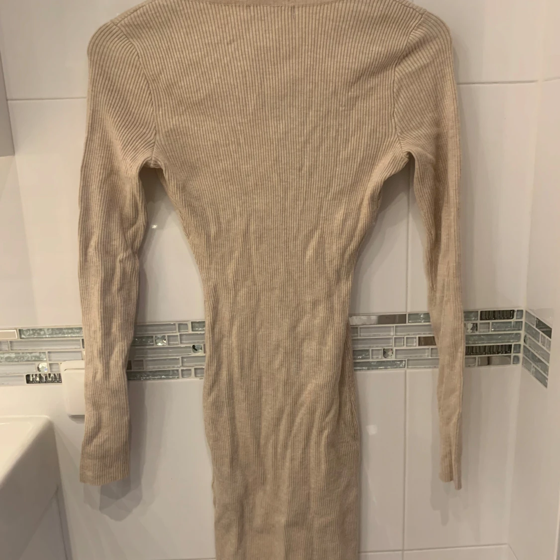 Beige ribbad klänning - 90