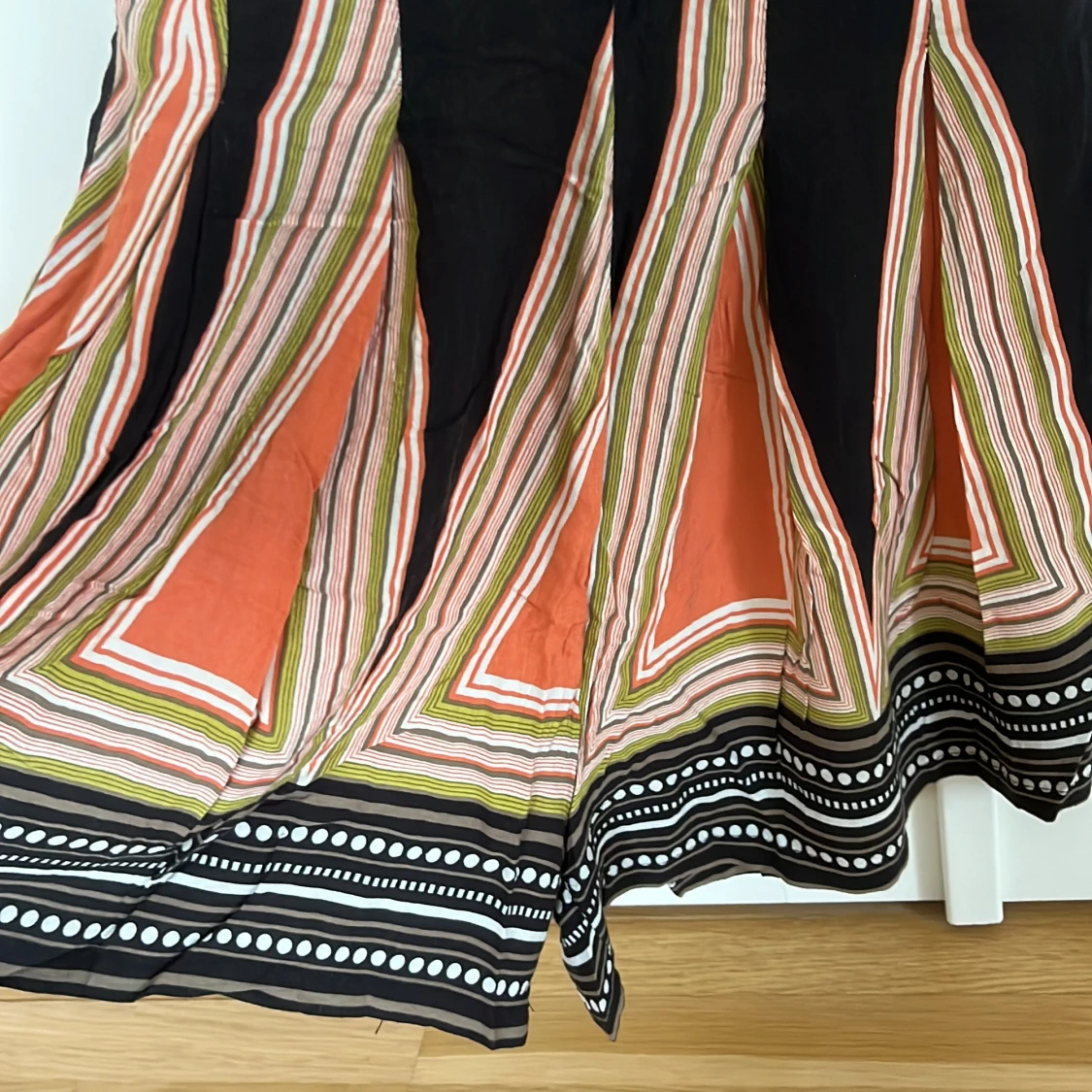 Svart och mönstrad playsuit med spetsdetaljer - 92