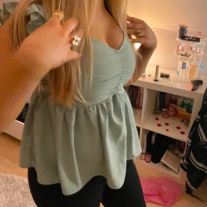 Grön topp - Super gullig som inte används!!🥰