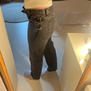 Lowwaist jeans  - Lågmidjade jeans från Gina tricot i storlek 34, tyvärr för små för mig eftersom de är små i storleken, super fint skick och inga defekter!🩷
