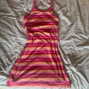 Retro klänning st. 162 - Retro klänning från L.O.G.G., H&M i utmärkt skick.