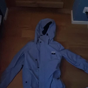 Säljer ljus blå dope sätt - Notorious b.i.b ljus blå i medium   Adept ljus blå i medium   Ny pris både 4 200   Nu pris 3000 