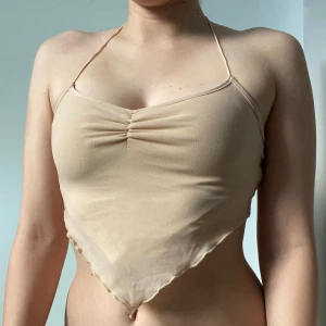 Meshtopp kort - Kort beige meshtopp. Storlek xs. Något genomskinlig. Vet ej märke. 