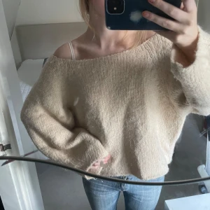 Intressekonflikt på stickad zara tröja - Intressekoll på min fina o såå sköna stickade tröja från zara🌟Inprincip helt oanvänd och fortfarande i toppen skick💕