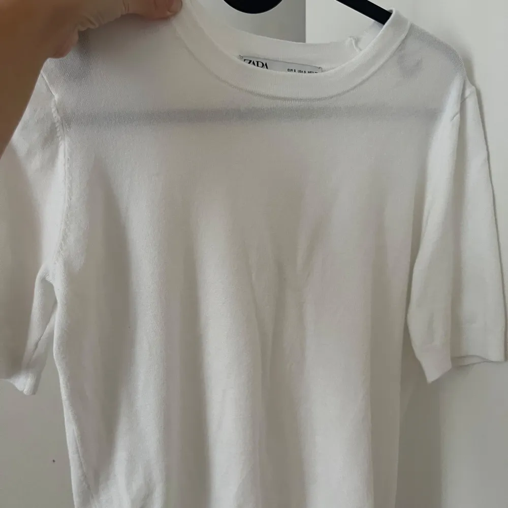 Zara t-shirt i nyskick. T-shirts.