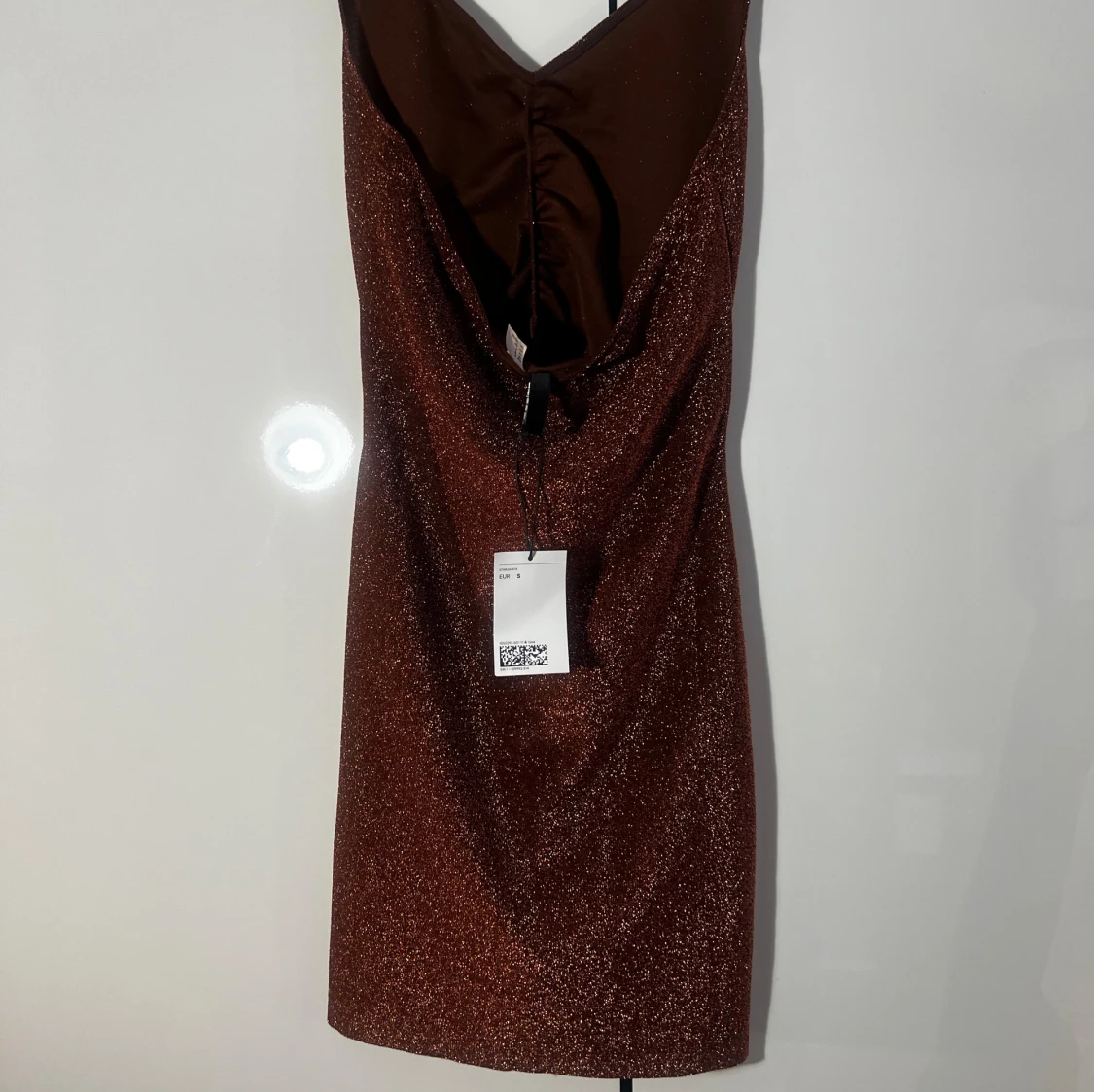 Glittrig halterneck klänning - 90