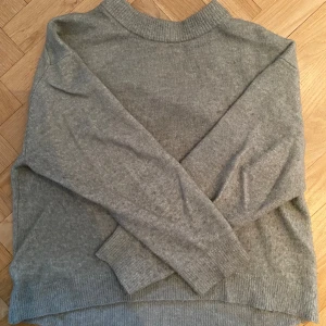 Stickad tröja grön H&M - Ganska nopprig. 