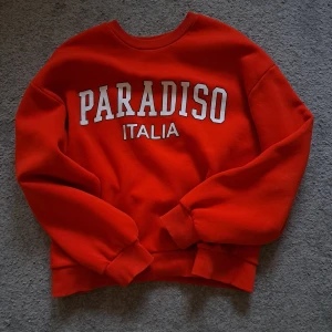 Sweatshirt från Gina tricot  - Fin orange sweatshirt från Gina tricot. Pris diskuterbart! Köpt för 279kr 💕