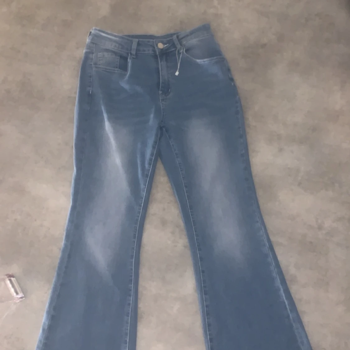 Utsvängda jeans 🥰 - 90