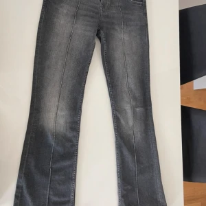 Boot cut jeans  - Fina brallor 