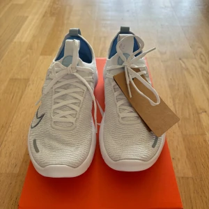 Nike skor  - Fint sick oanvända orginalpris 945 kr 