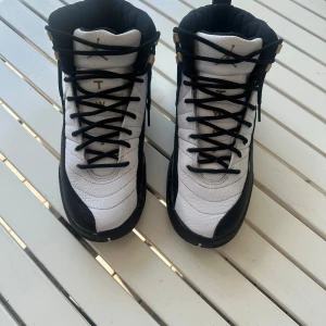 Nike Air Jordan - Nike Air Jordans, mycket bra skick - väldigt lite använda. Stl 38. 500kr. Skickas om köparen betalar frakten.