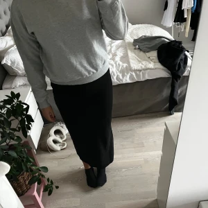 Grå Sweatshirt  - Superfin grå sweatshirt i storlek S från lager 157. Använd ett fåtal gånger. Köparen betalar frakt. 