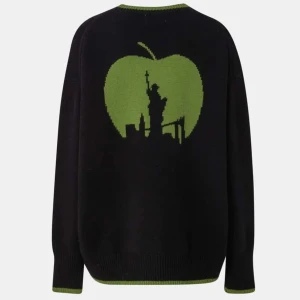 Chloé Shuterman stickad tröja  - Tröja köpt direkt från Nathalie shuterman. Använd cirka 1 gång. Den är inte nopprig och i väldigt bra skick. Tröjan är mycket eftertraktad! Säljer för 2500kr vid snabb affär (köpt för cirka 4000-5000kr) ⭐️🖤💚