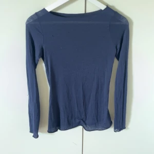 Intimissimi tröja - Säljer denna intimissimi tröja som jag köpt på Vinted hör om dagen men den va för liten. Har små hål, där med att pris kan diskuteras❤️