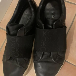  Calvin Klein   -  Calvin Klein skor i storlek 40.5  Pris 500 ordinarie pris 1800 kr