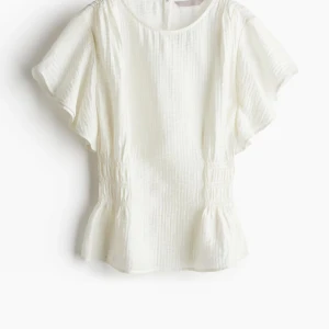 Blus från h&m - Aldrig använd enbart testad. Super fin💘