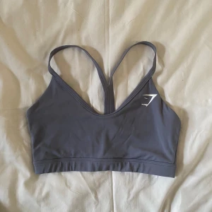 lila sport-bh från gymshark  - lila sport-bh från gymshark. har inga inlägg i utan är endast tyg🥰