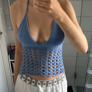 Virkad topp - Virkad topp med öppen rygg! Görs på beställning i valfri färg och i köparens mått 🫶🏼