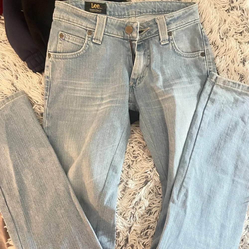 Midjemått 68 Innebärslängd 83 Storlek 27/32. Jeans & Byxor.