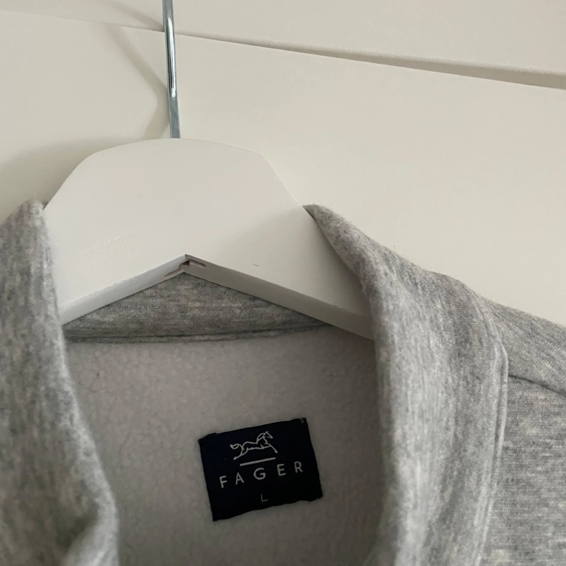 Grå  hoodie från Fager - 90