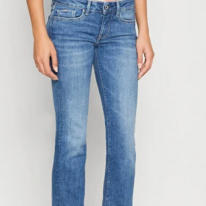 peppe jeans - slutsålda peppe jeans, nästan helt oanvända köpta för 1000kr, säljer för 700kr
